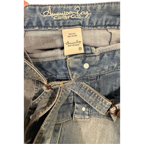 🖤 Product Listing: American Rag Blue Jeans – Size 9 - Picture 6 of 11